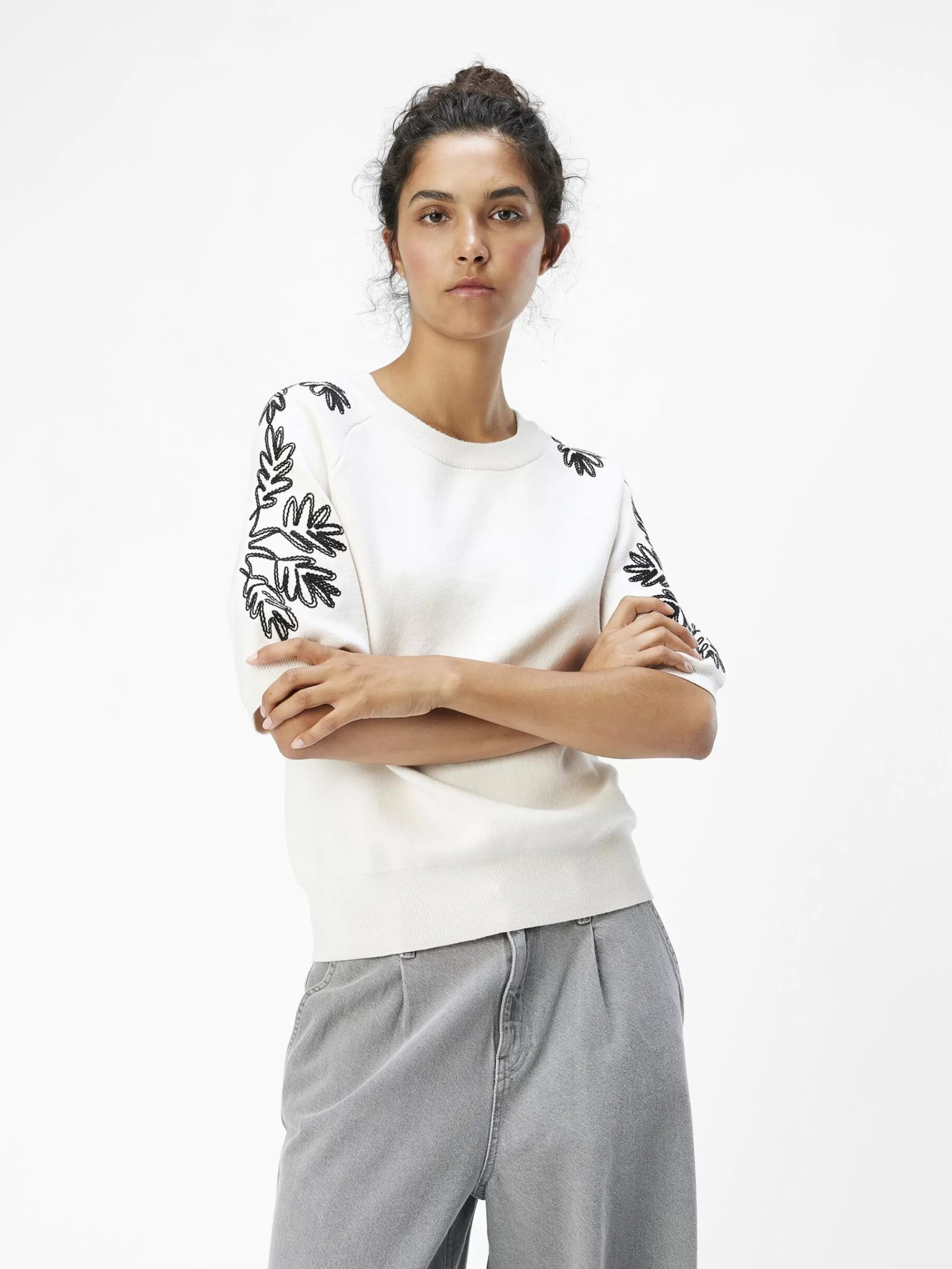 OBJECT BRODERT STRIKKET TOPP