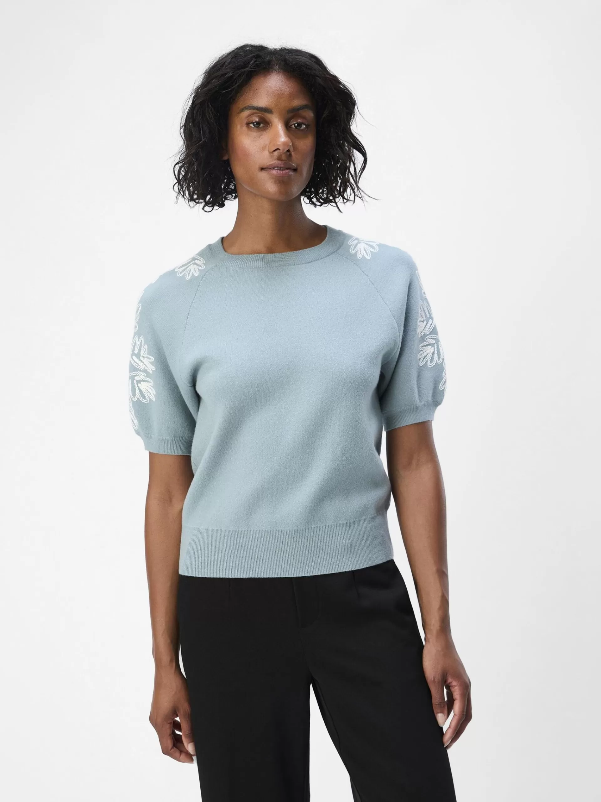 OBJECT BRODERT STRIKKET TOPP