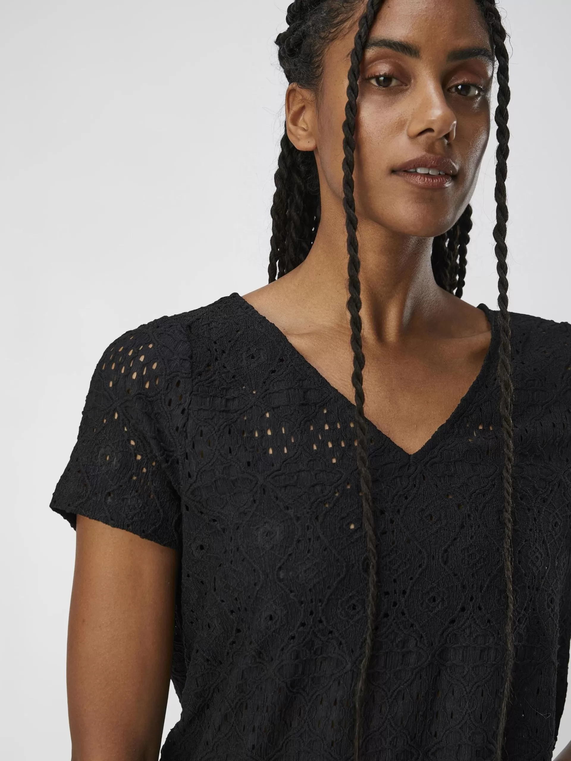 OBJECT DETALJERT V-HALS-BLUSE